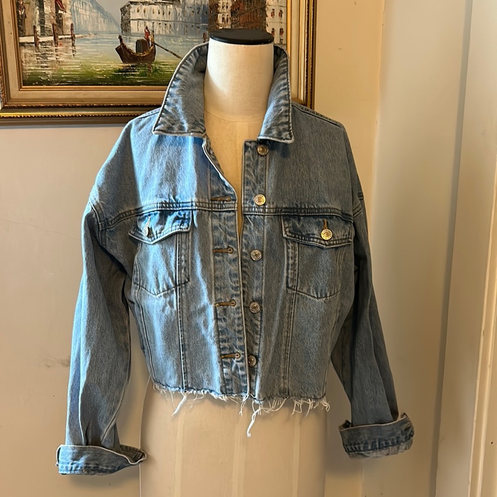 Forever21 denim jacket in mint condition looking for a home to have fun with!